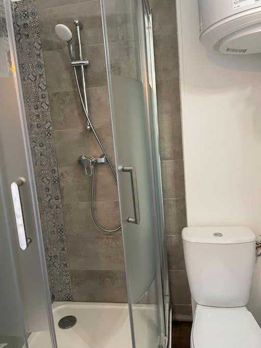 T2 4 Pers Face Gare Sncf Appart Hotel Le Cygne 6 Bourges Eksteriør bilde
